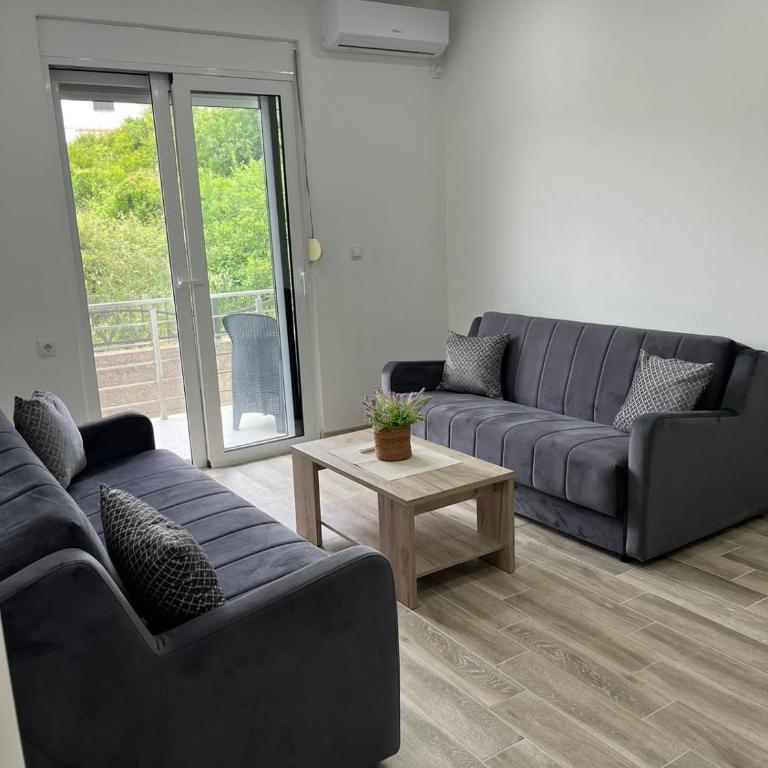 Demiri Rr - One-Bedroom Apartment with Terrace - 17