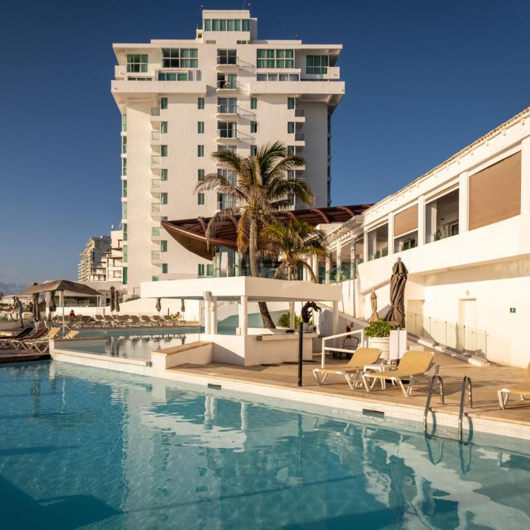 Ocean View Modern Condo & Luxury Amenities - One-Bedroom Apartment - 2