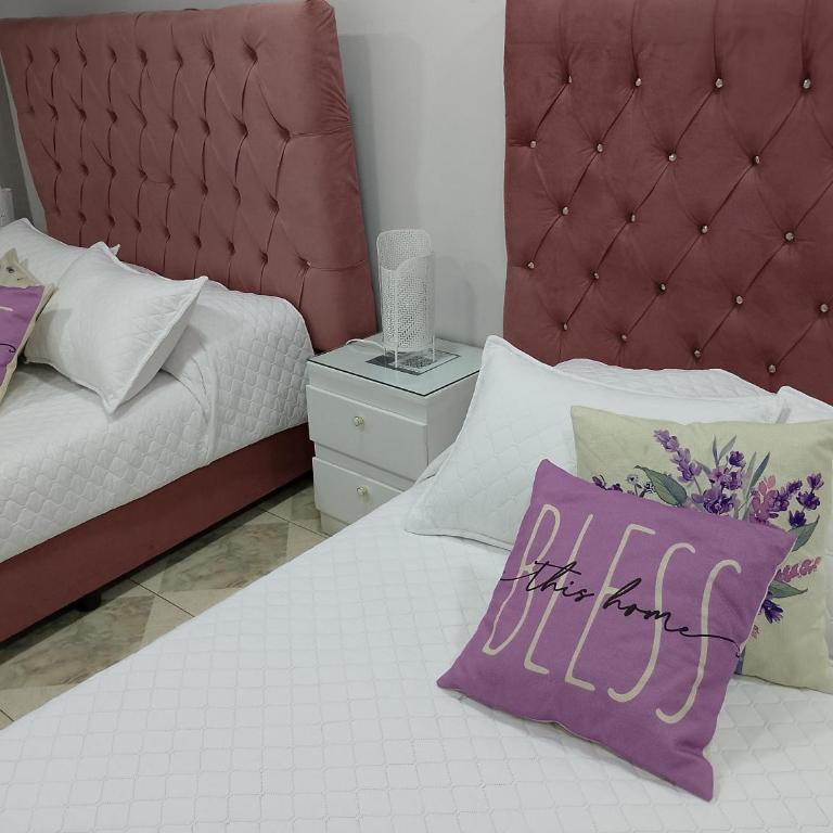 Encantadoras Habitaciones Privadas Del Valle - Quadruple Room with Private Bathroom - 11