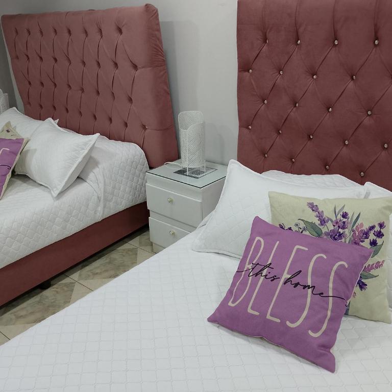 Encantadoras Habitaciones Privadas Del Valle - Quadruple Room with Private Bathroom - 9