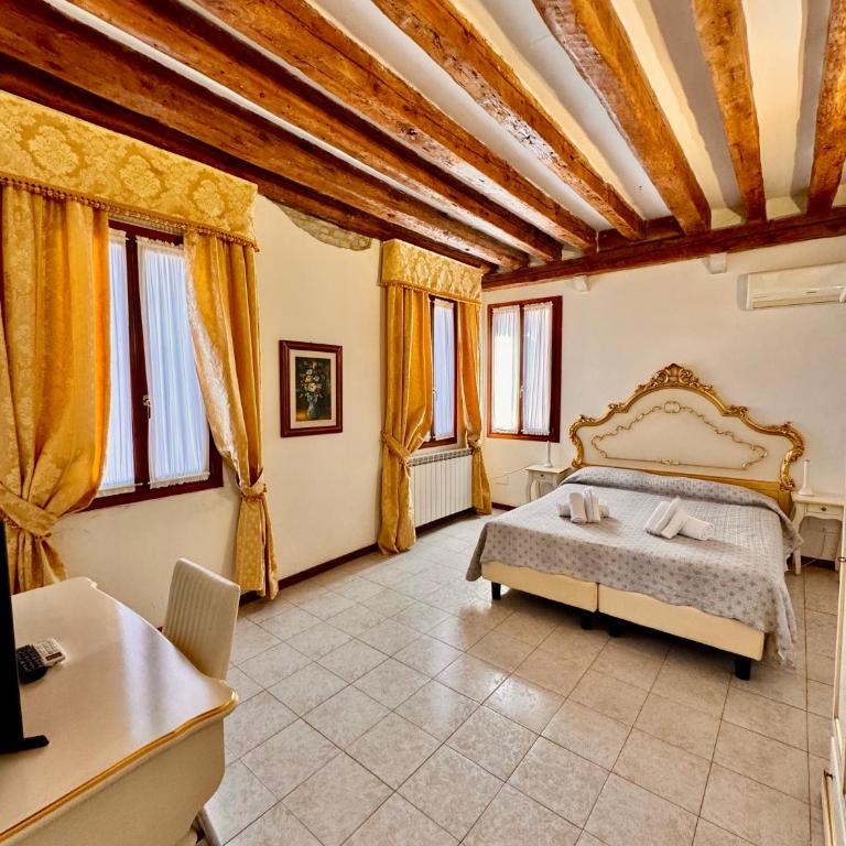 Vivere Venezia - cozy accommodations in the heart of Venice - One-Bedroom Apartment with View - 2