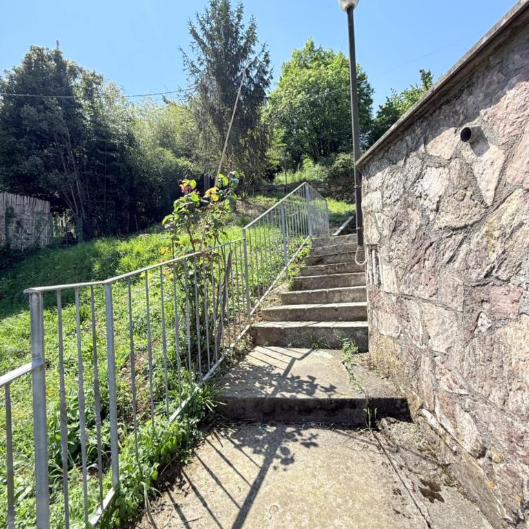 Apartment for 6 people in a natural area - residential hillside neighborhood in La Spezia - 15 minutes from the train station - Val di Vara and Cinque Terre hiking trails - Two-Bedroom Apartment - 20
