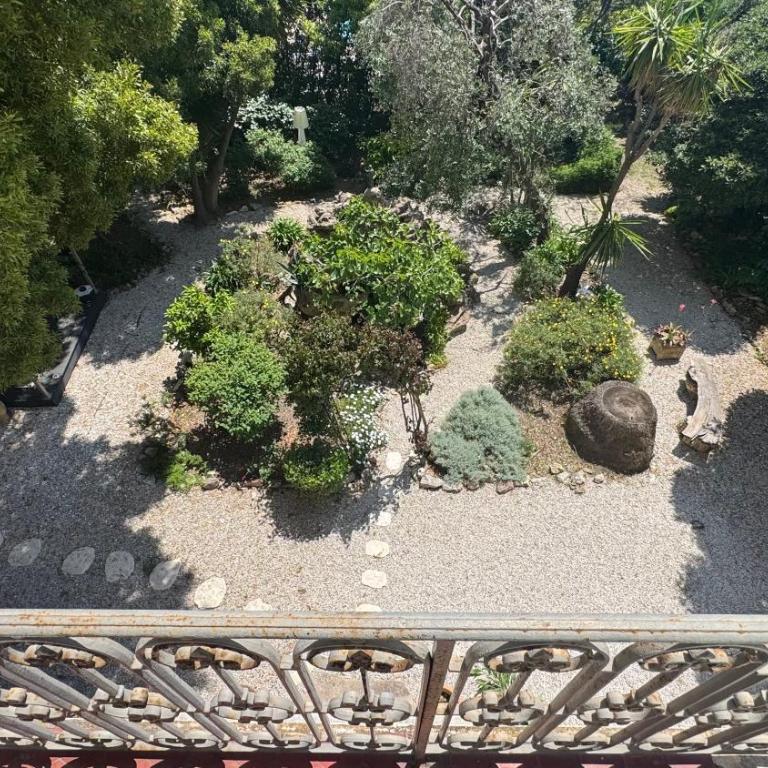 Reine des Mers - Two-Bedroom Deluxe Apartment with Garden View - 19