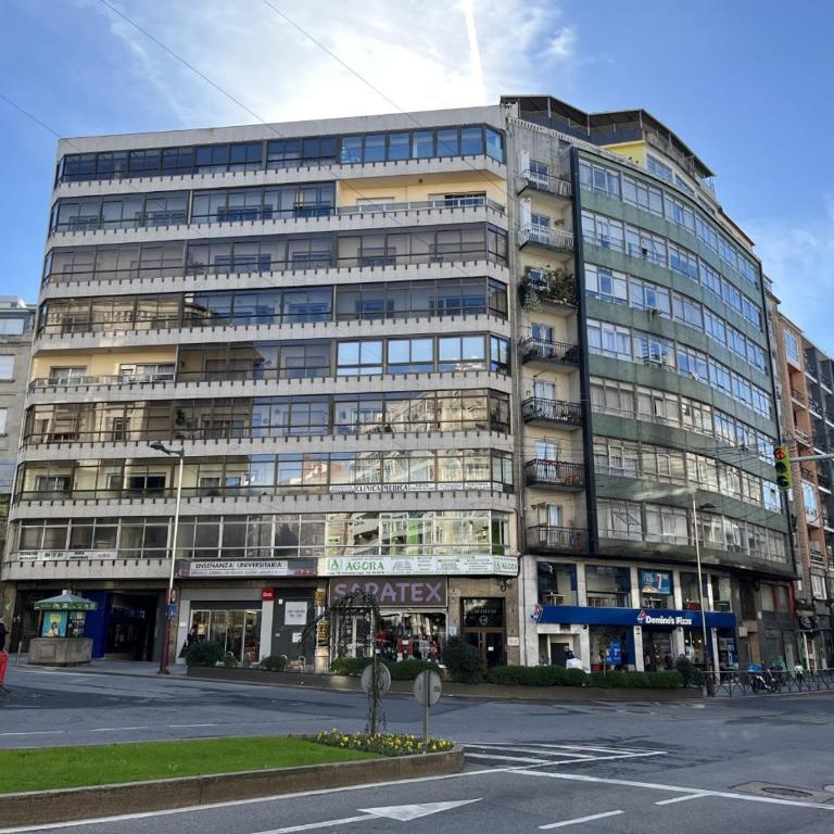 Piso céntrico de 5 dormitorios con garaje en Vigo - Apartment mit 5 Schlafzimmern - 76