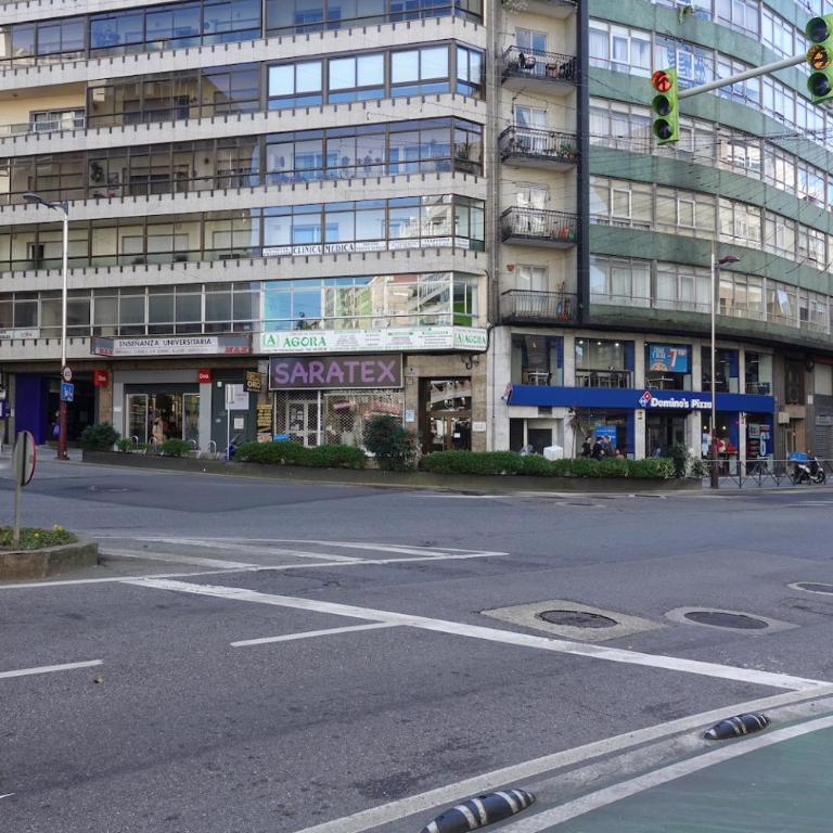 Piso céntrico de 5 dormitorios con garaje en Vigo - Apartment mit 5 Schlafzimmern - 77