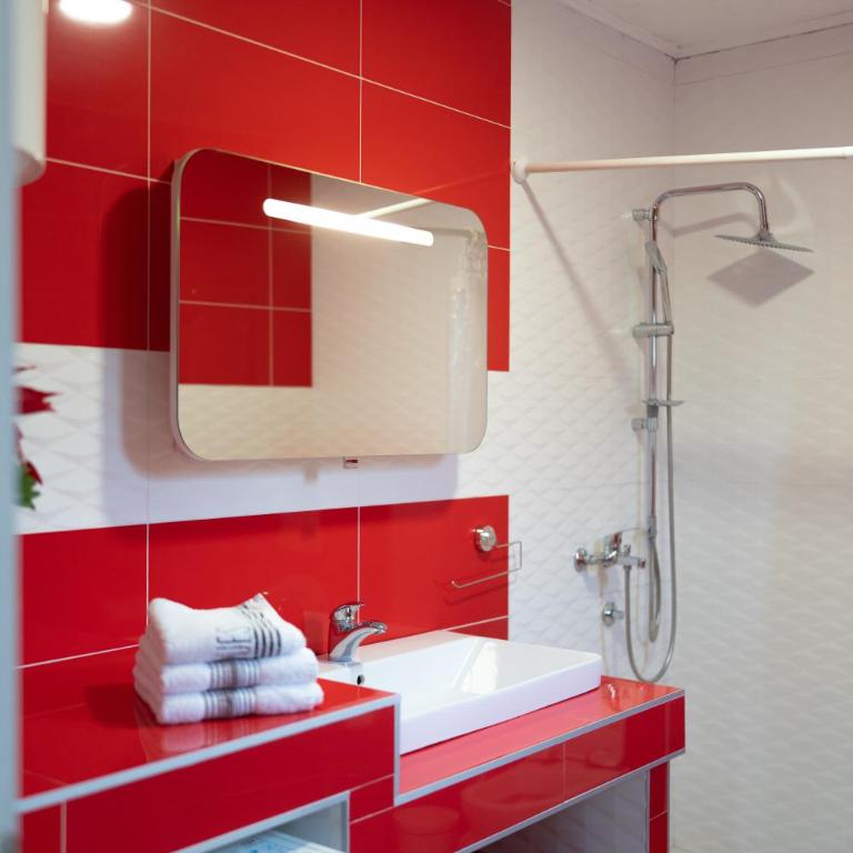 Skywalk House - One-Bedroom House - 47