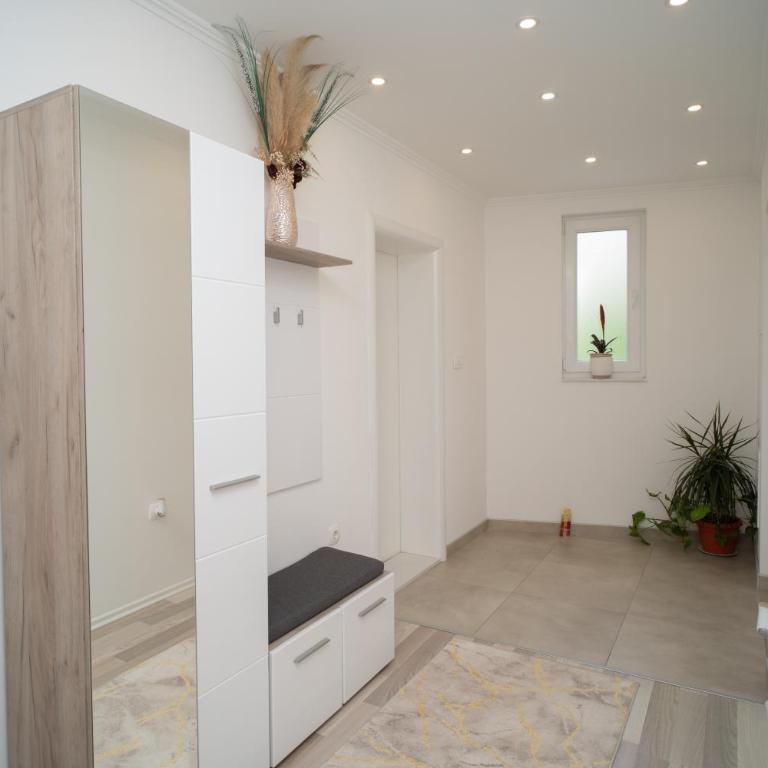 Skywalk House - One-Bedroom House - 44