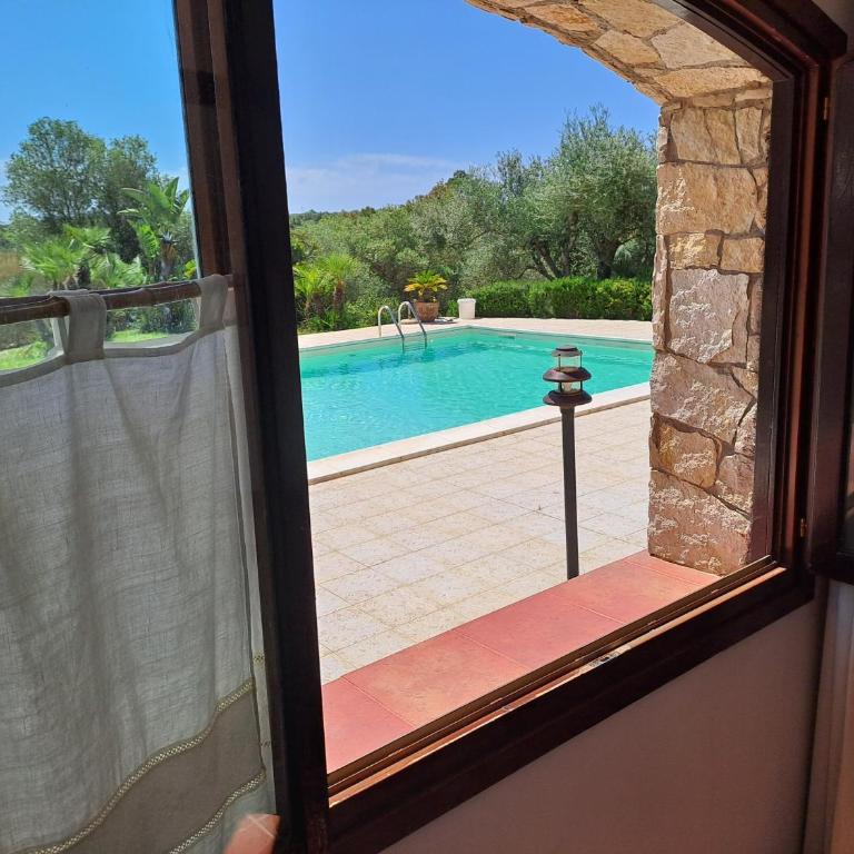 B&B Castiglias - Camera Matrimoniale con Vista Piscina - 9