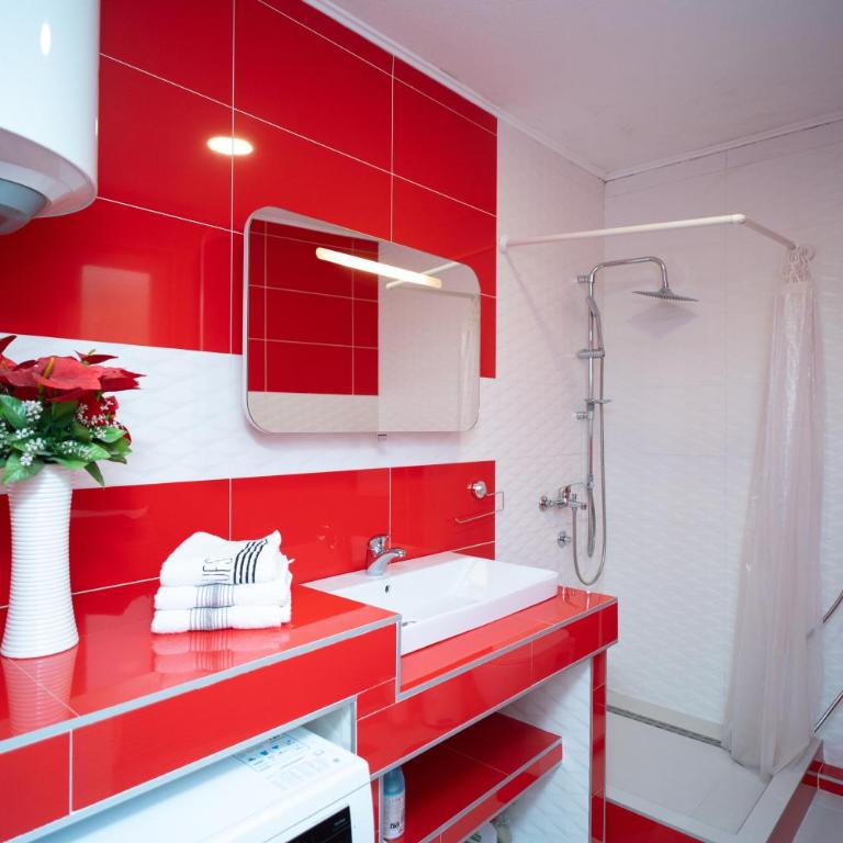 Skywalk House - One-Bedroom House - 41