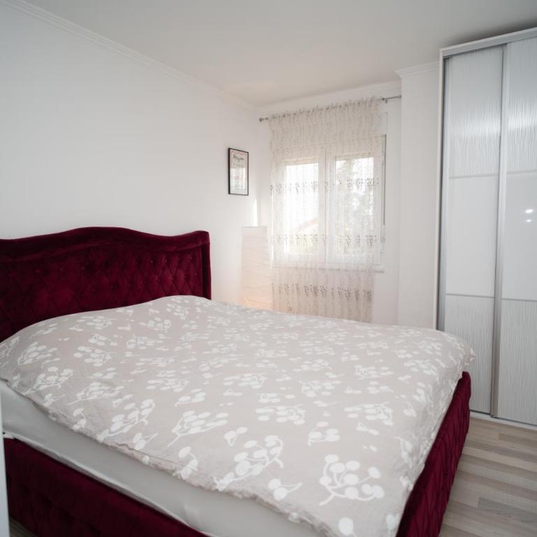 Skywalk House - One-Bedroom House - 34