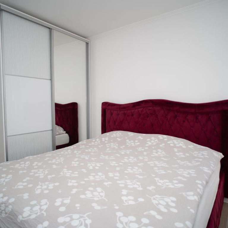 Skywalk House - One-Bedroom House - 33