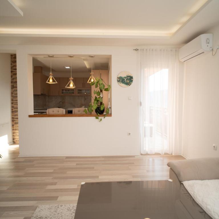 Skywalk House - One-Bedroom House - 17