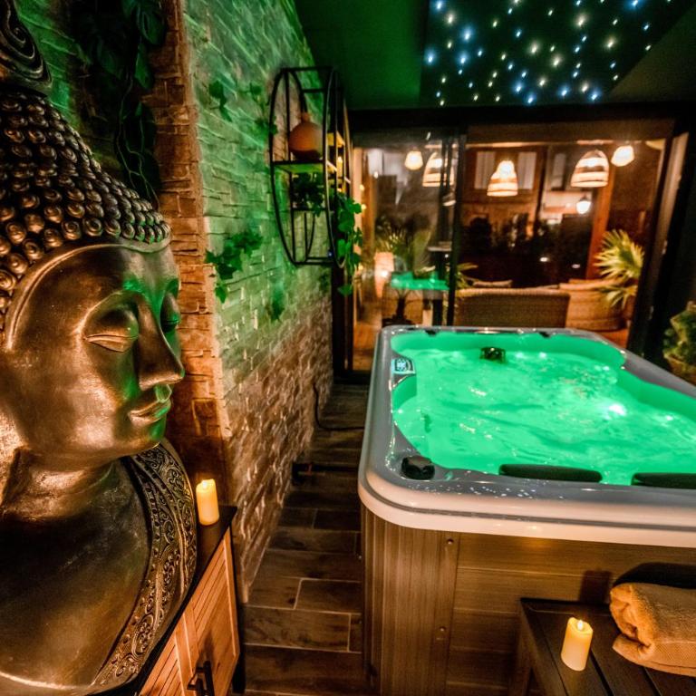 Suite Prestige - Jacuzzi - Luxe - Rooftop - Suite mit Whirlpool - 10