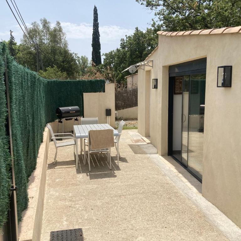 GRIMAUD-Maison 4 Pers - Piscine - Maison 2 Chambres - 12