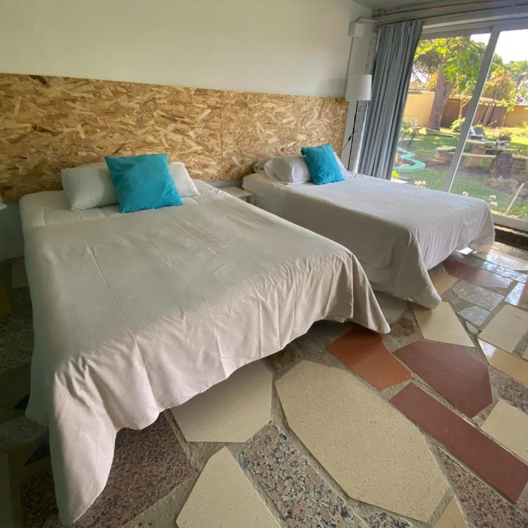 Jacaranda - Habitación con cama grande y vistas al jardín - 26
