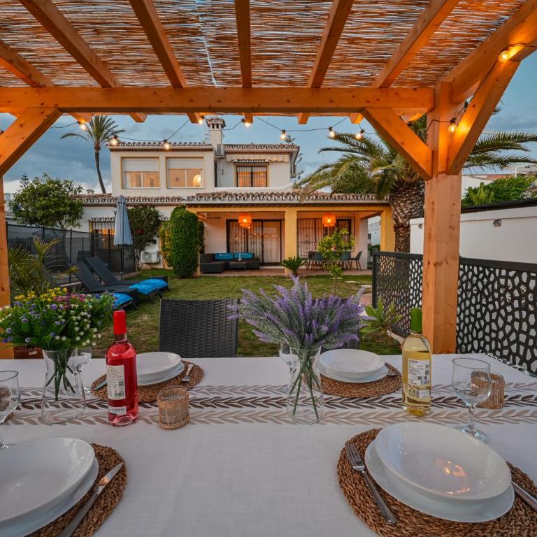 Typical beach house Las Chapas Playa with heated pool - Villa con vistas al mar - 1