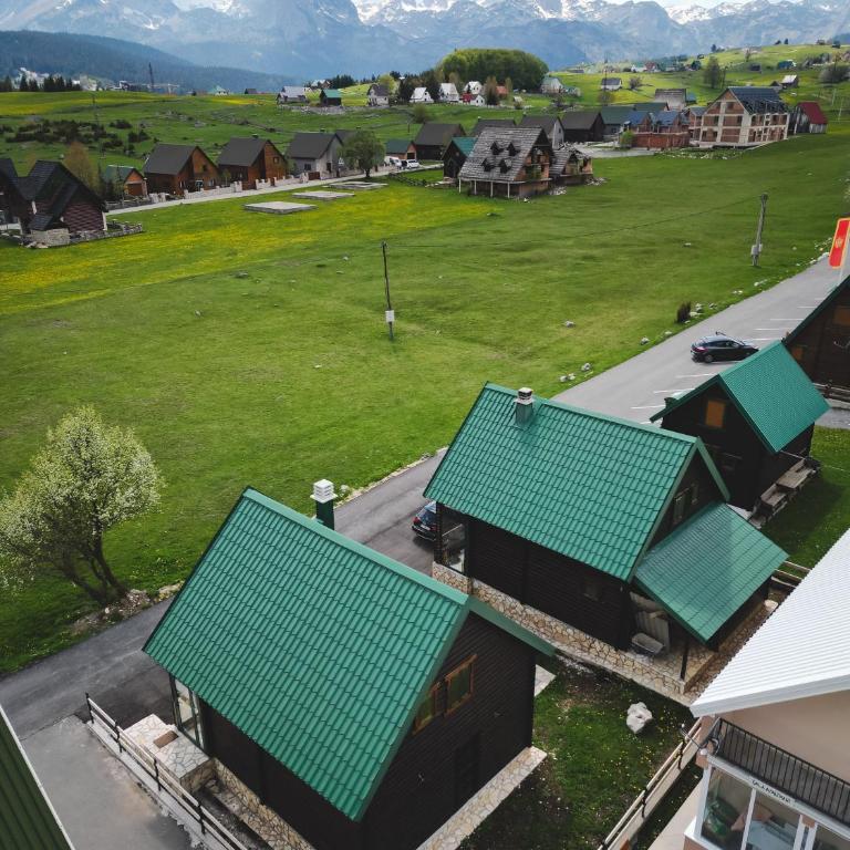 Durmitor's sun cottages - Three-Bedroom House - 3