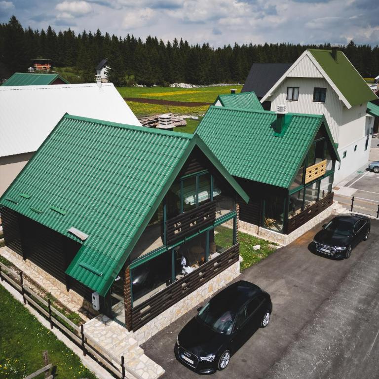 Durmitor's sun cottages - Three-Bedroom House - 2