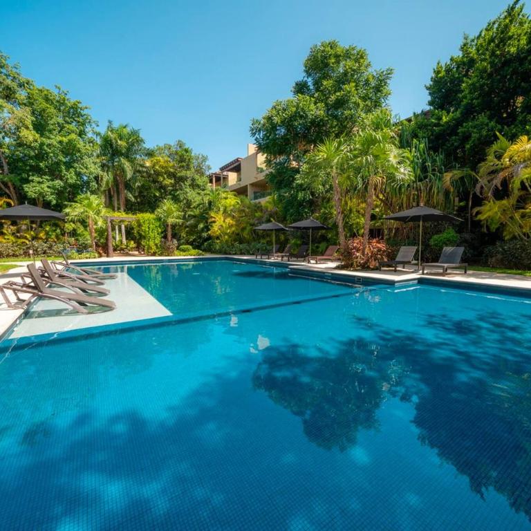 Condo Valentine 5 STAR, 4 Pools, Gym, Concierge Services, 24-HR Security - Three-Bedroom Apartment - 24