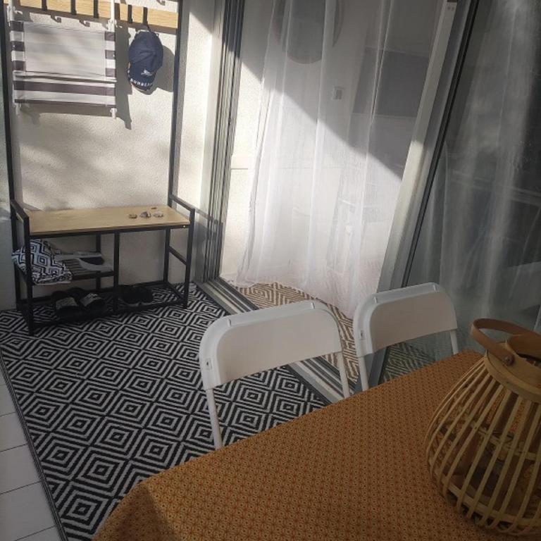 Vittoria Immobilier 6 -REGLEMENT SUR PLACE - chèques vacances acceptés - Apartment with Terrace - 2
