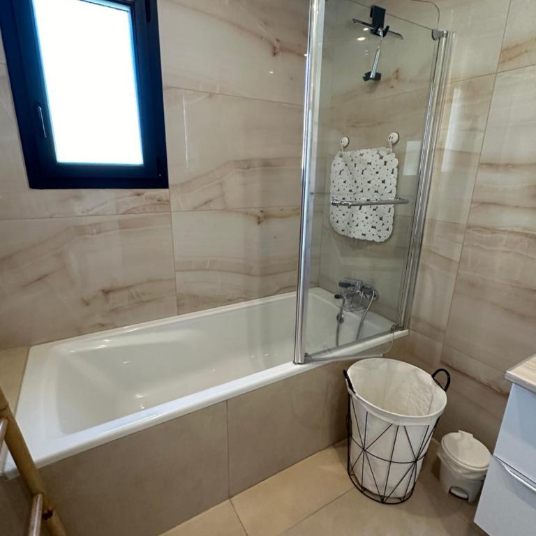 Villa 200m2 -plages - piscine chauffée - One-Bedroom Villa - 4