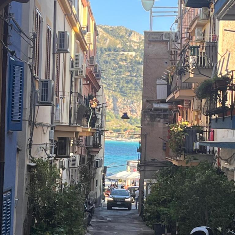 Plaza Del Mar Casa vacanza Mondello - One-Bedroom Apartment - 2