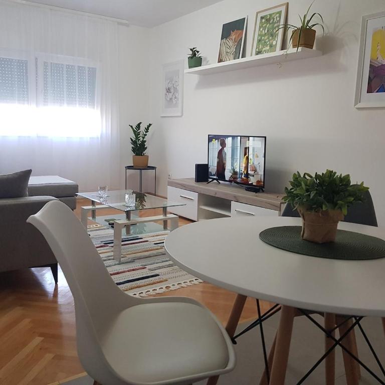 Spacious and comfortable apartment - Apartman sa 1 Spavaćom Sobom - 1
