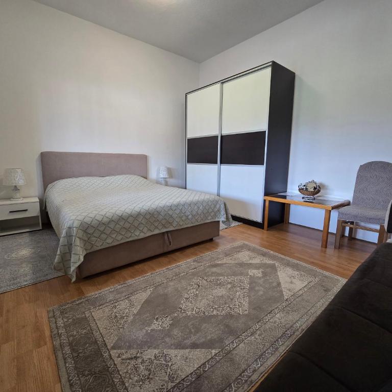 Apartman Nedim - Free Parking & Garden near Airport - Two-Bedroom Apartment - 5