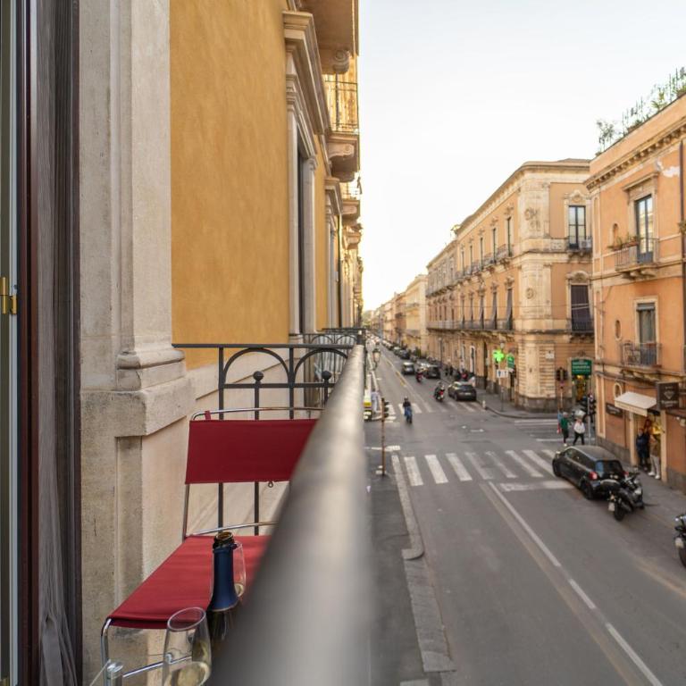 Umberto Charming Home - Elegante dimora in centro - Three-Bedroom Apartment with Balcony - 41