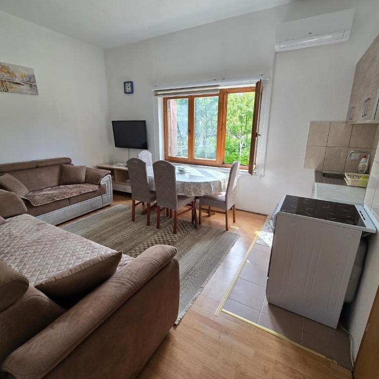 Apartman Nedim - Free Parking & Garden near Airport - Two-Bedroom Apartment - 8