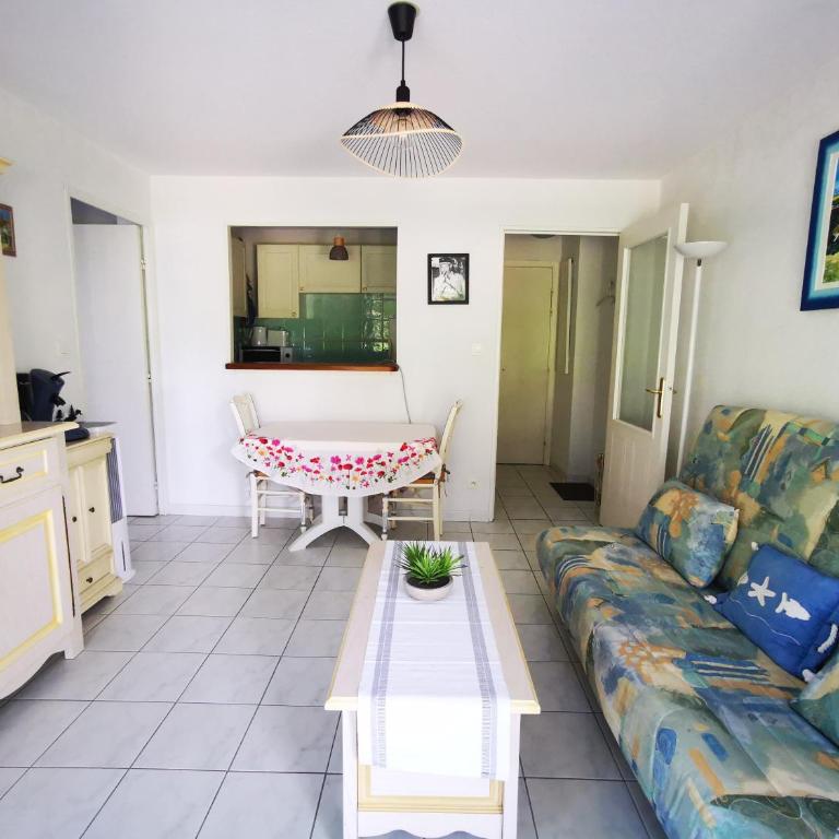 Le Tropical - WIFI - Parking - Jolie parc arboré - Calme et détente - Ensoleillé - One-Bedroom Apartment - 9