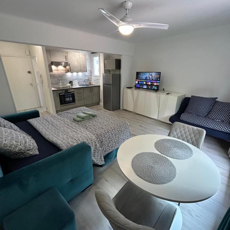 Grand Studio 4 couchages Gare routière et train station Plages et Casino à pied Nespresso Netflix fast Wifi - Appartement 1 Chambre - 6