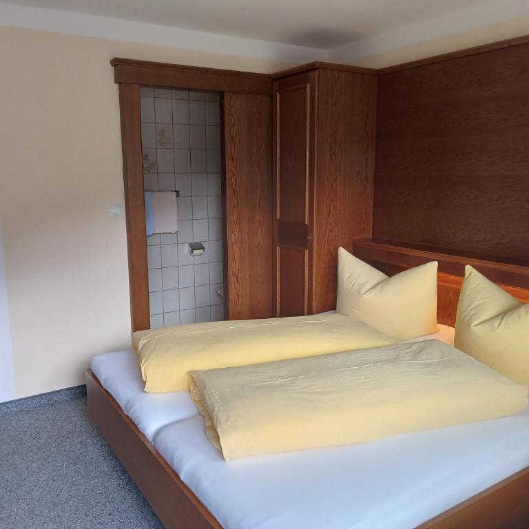 Haus Wiesenblick - Doppel-/Zweibettzimmer mit Balkon - 30