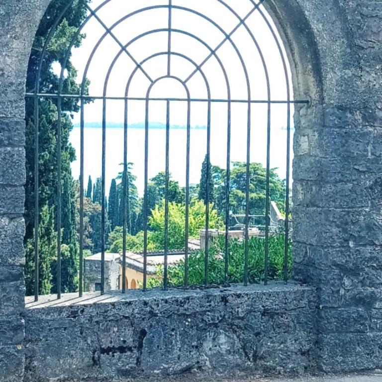 La Verbena a fianco del Vittoriale, vista piscina, 10 minuti a piedi dal lungo lago - Appartamento con 1 Camera da Letto - 22