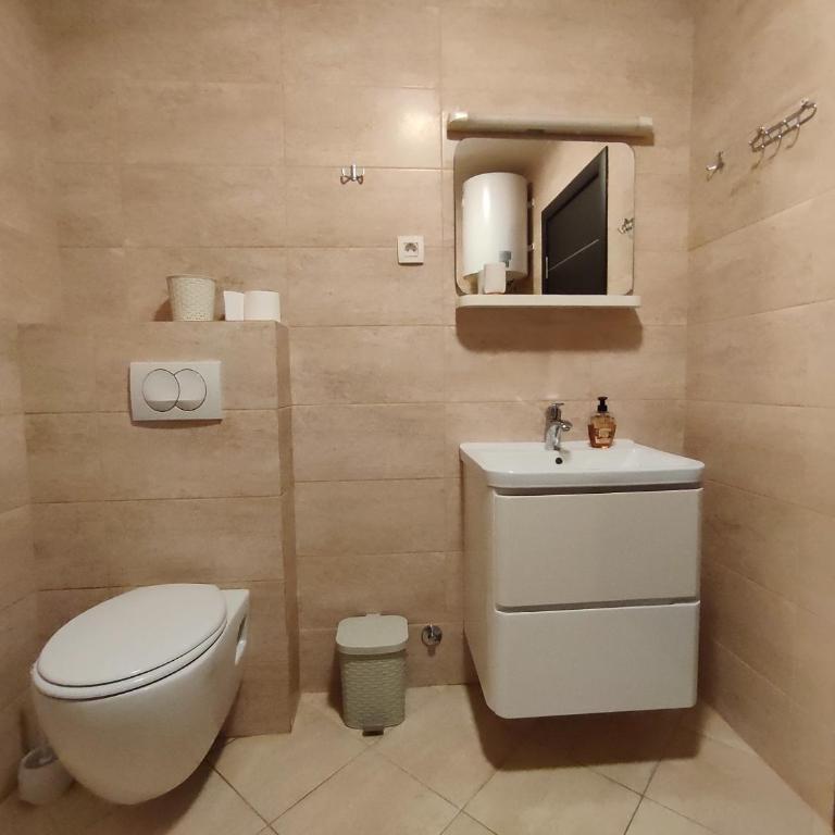 Apartment Adrialux - Apartman s 1 Spavaćom Sobom, Balkonom i Pogledom na More - 1