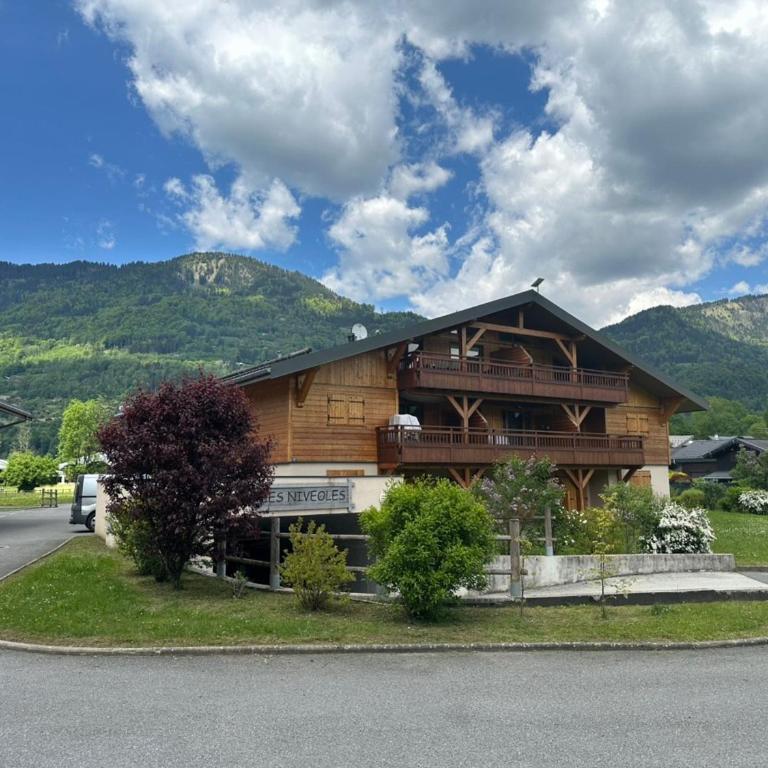 Charmant T3 avec terrasse et vue montagnes, 2 chambres à Morillon - Appartement 2 Chambres - 3