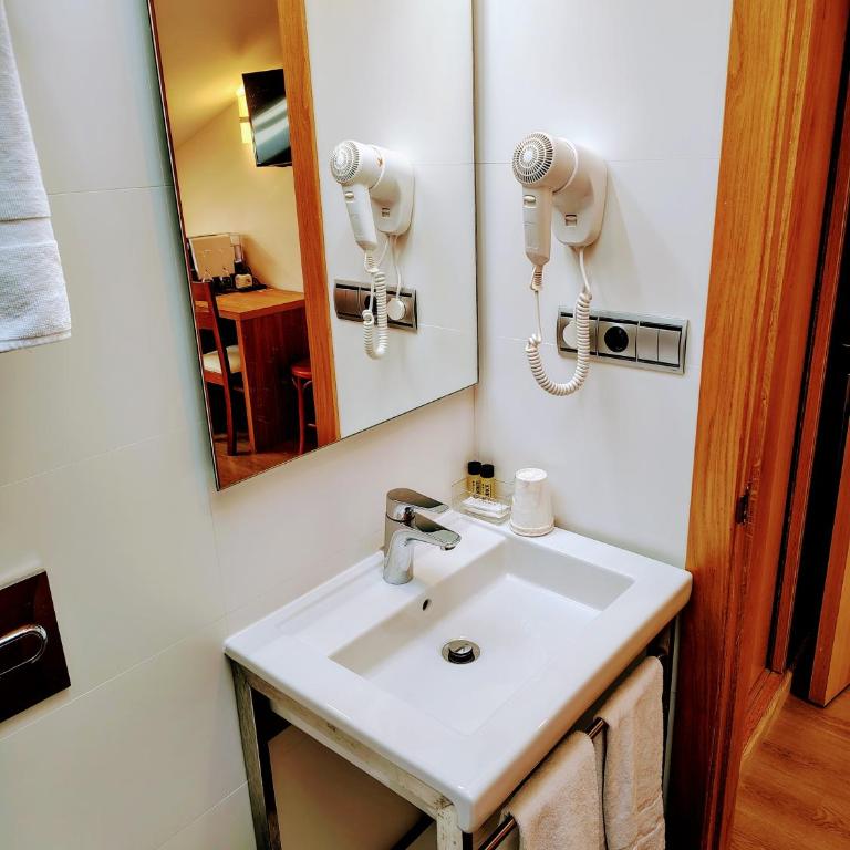 Pensión O Códice by Moradas Nieto - Habitación Doble Superior Ático - 2 camas - 4