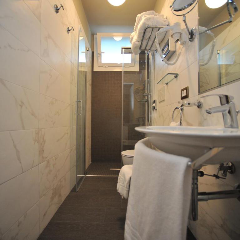 Hotel Ca' D'Oro Tre Stelle Superior Adults only - Camera Matrimoniale con Balcone - 5