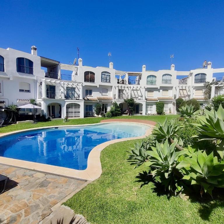 Relaxed Retreat With Pool - Casa Vacacional de 3 dormitorios - 1