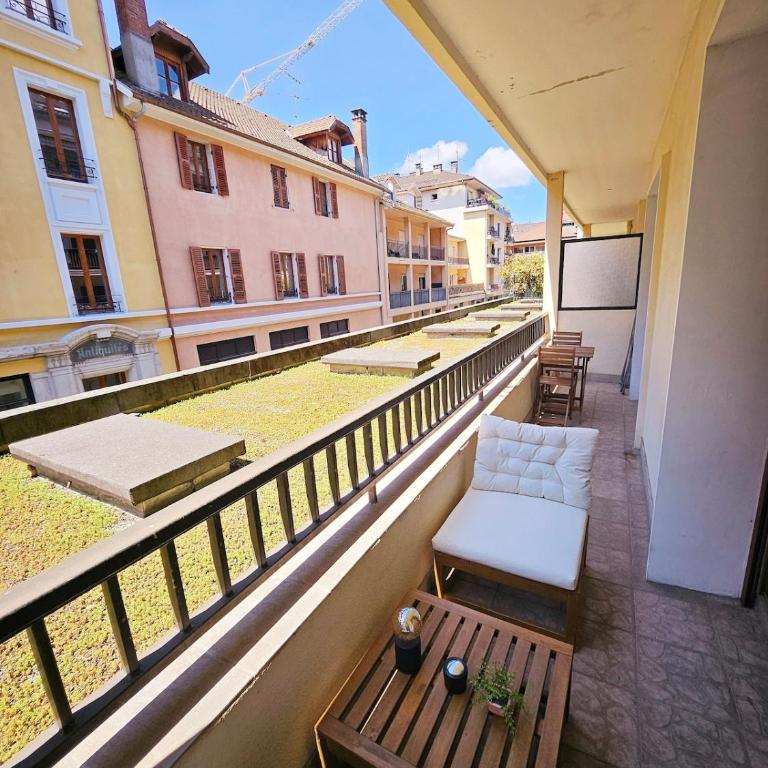 T2 avec balcon - Rue Royale 5min du Lac - Apartment mit 1 Schlafzimmer - 5