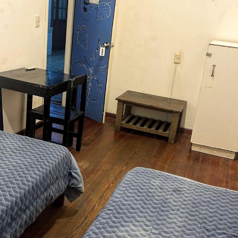 Montevideo Port Hostel - Economy Twin Room - 7