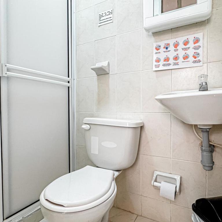 Hotel Santiago de Tolú - Quadruple Room with Private Bathroom - 7