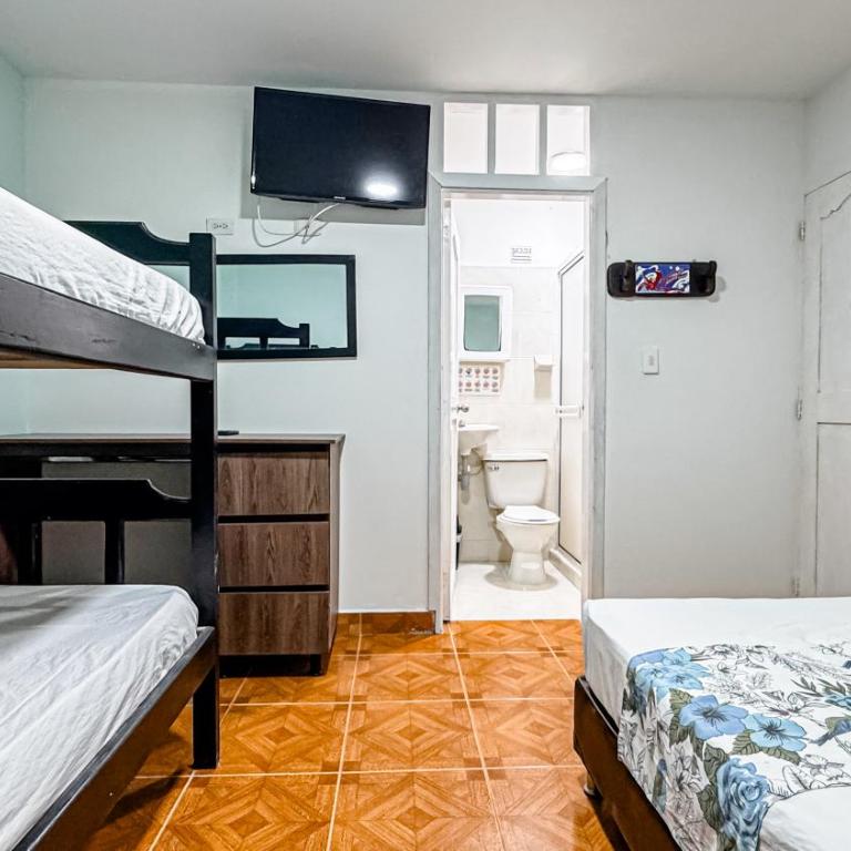 Hotel Santiago de Tolú - Quadruple Room with Private Bathroom - 5
