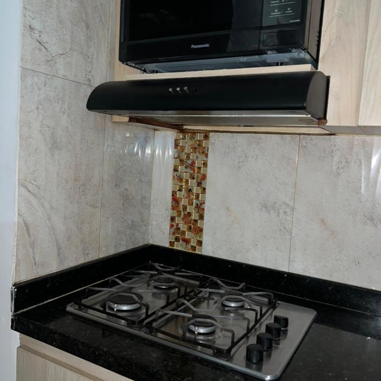 Amplia y cómoda 4 hab 6 camas doble parqueo - Five-Bedroom House - 9