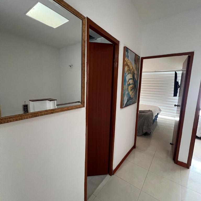 Amplia y cómoda 4 hab 6 camas doble parqueo - Five-Bedroom House - 17