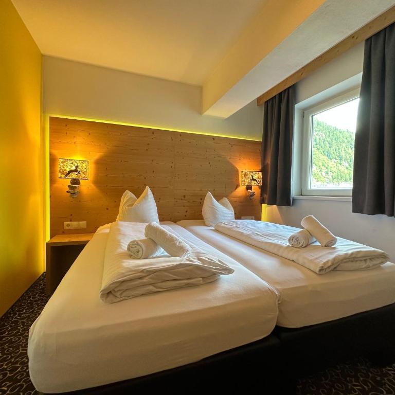 Partyhouse HARAKIRI stay DIFFERENT 60 seconds to MOUNTAINS! Free PARKING! Self CHECK-IN - Doppel- oder Zweibettzimmer - 4