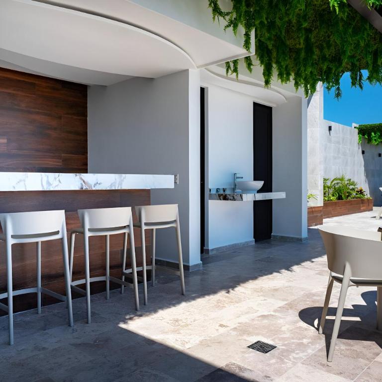 Modern Refuge Just Steps from 5th Avenue - Two-Bedroom Apartment with Balcony and Sea View - 24
