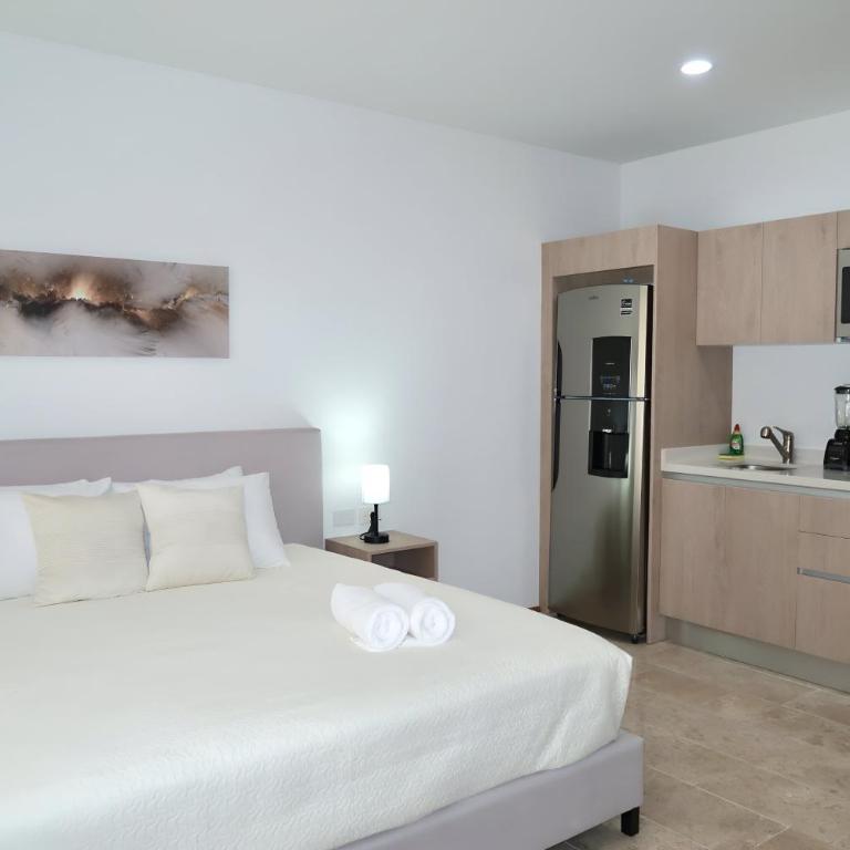Modern Refuge Just Steps from 5th Avenue - Two-Bedroom Apartment with Balcony and Sea View - 40
