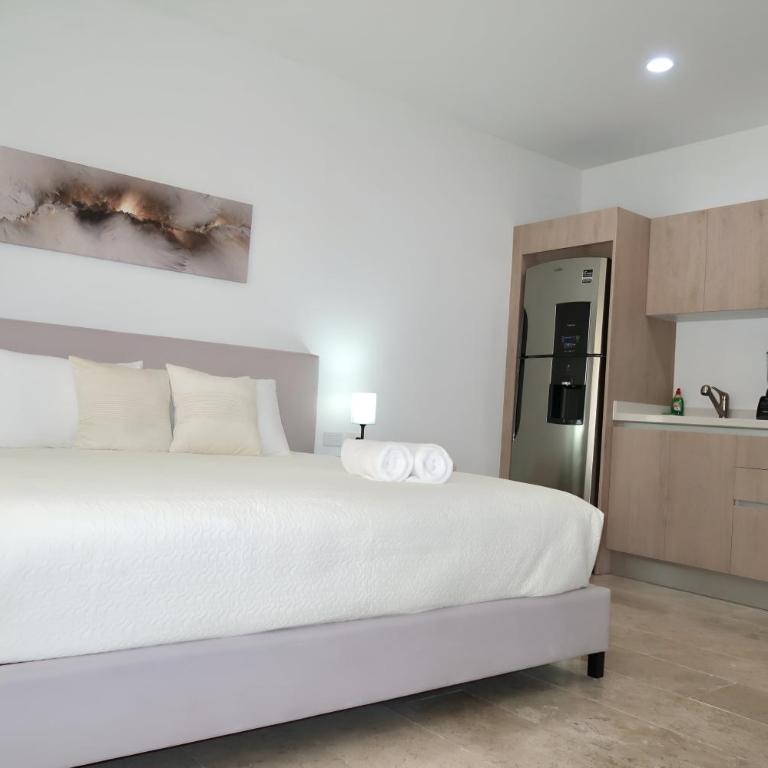 Modern Refuge Just Steps from 5th Avenue - Two-Bedroom Apartment with Balcony and Sea View - 39