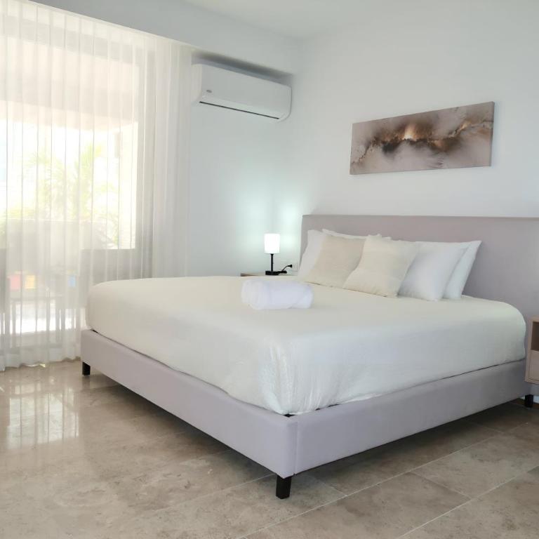 Modern Refuge Just Steps from 5th Avenue - Two-Bedroom Apartment with Balcony and Sea View - 41